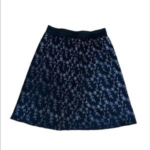 Studio 253 women’s a-line eyelit black and white skirt Size Medium